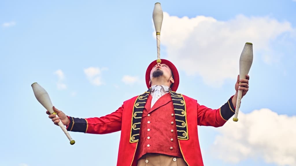 Circus entertainer juggling.